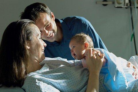 Sfaturi pentru tăticii care asistă la nașterea copiilor lor