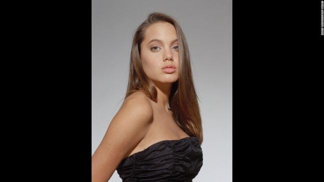 Prima sedinta foto a Angelinei Jolie a fost facuta publica. "Pur si simplu nu ma puteam opri..."
