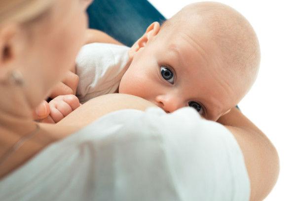 De cât lapte are nevoie un nou-născut