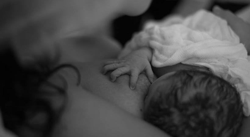 Ecaterina Mikitenko: De ce este atât de important contactul piele-pe-piele imediat după naştere şi cum influenţează acesta asupra sănătăţii copilului?