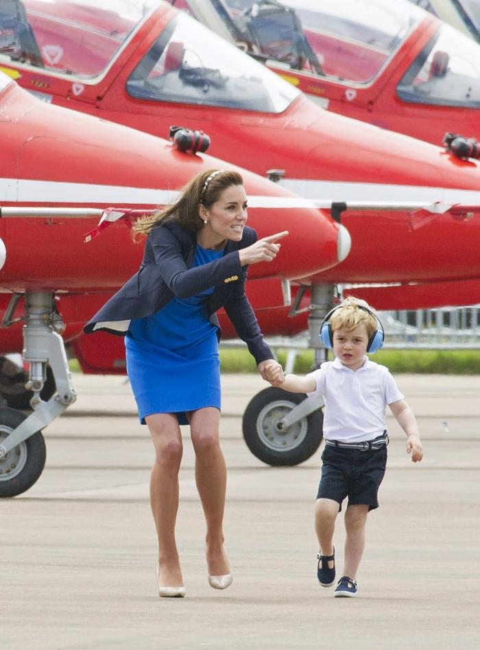 Kate Middleton, o mamica grijulie. Cum l-a consolat pe micutul George in fata a zeci de oameni