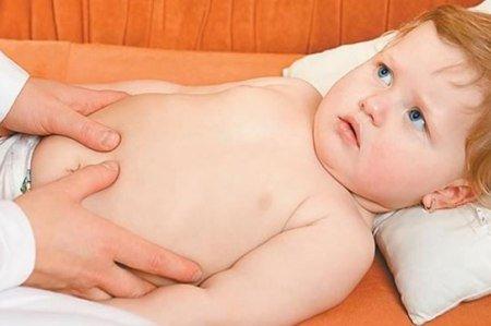 Copilul se plînge de dureri abdominale pe timpul verii? Motivul pentru care trebuie să mergeţi cu el la medic