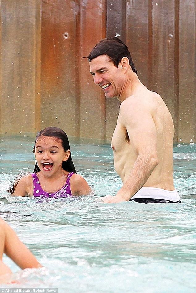 Fiica lui Tom Cruise, o adevarata domnisoara! Cat de mult seamana cu tatal sau