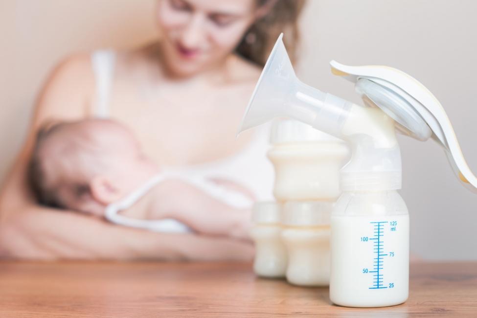 Mama revine la serviciu: 10 sfaturi cum să prelungiţi lactația