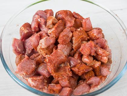 Мясо с грибами в соусе из паприки