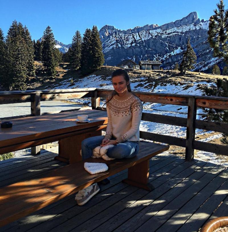 La înălțime! Xenia Deli a întâlnit noul an în munții elvețieni