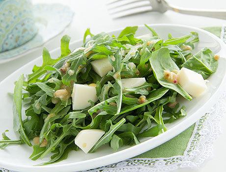 Salată de ruccola cu semințe de pin