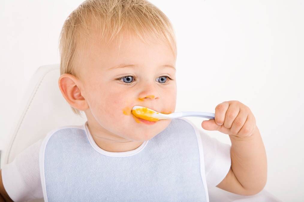 Mituri despre diversificarea alimentației la bebeluși