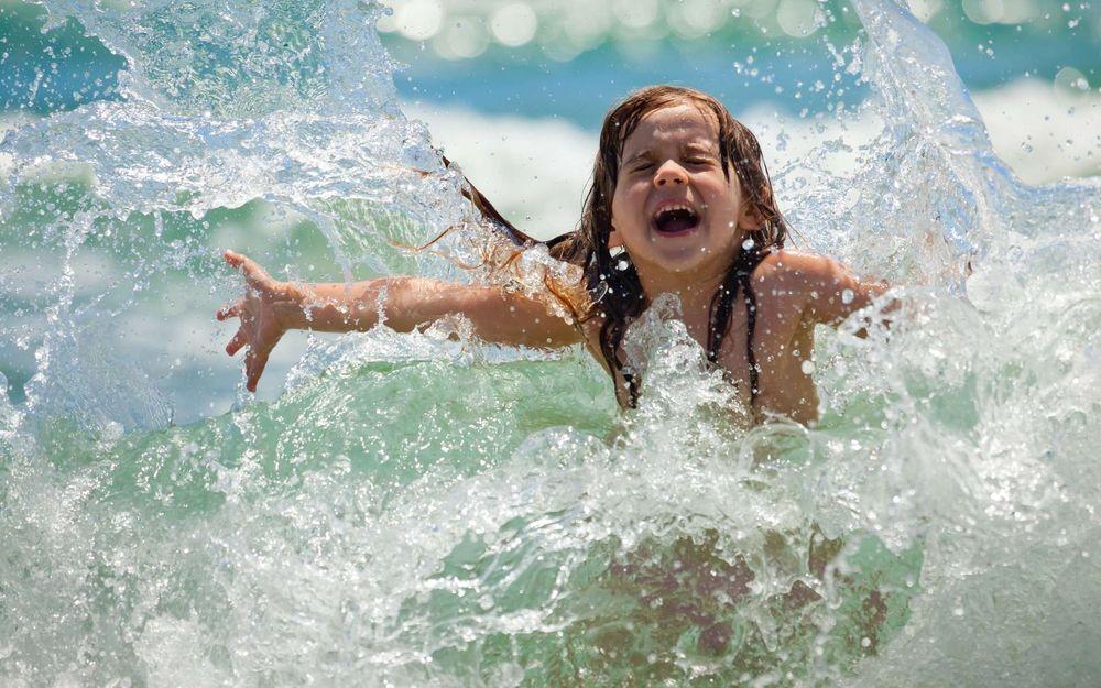 Собираемся на плавание с малышами: 5 правил для безопасности вашего ребёнка
