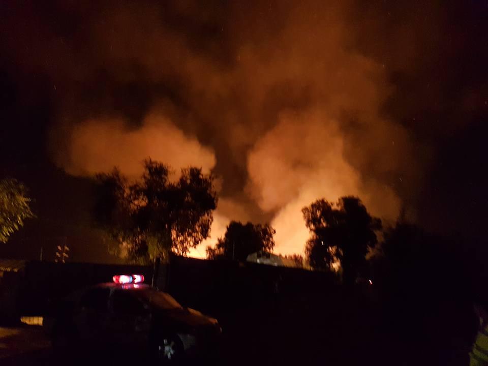 Incendiu puternic la groapa cu crengi din Buiucani. În oraș încă se simte un miros persistent și fum