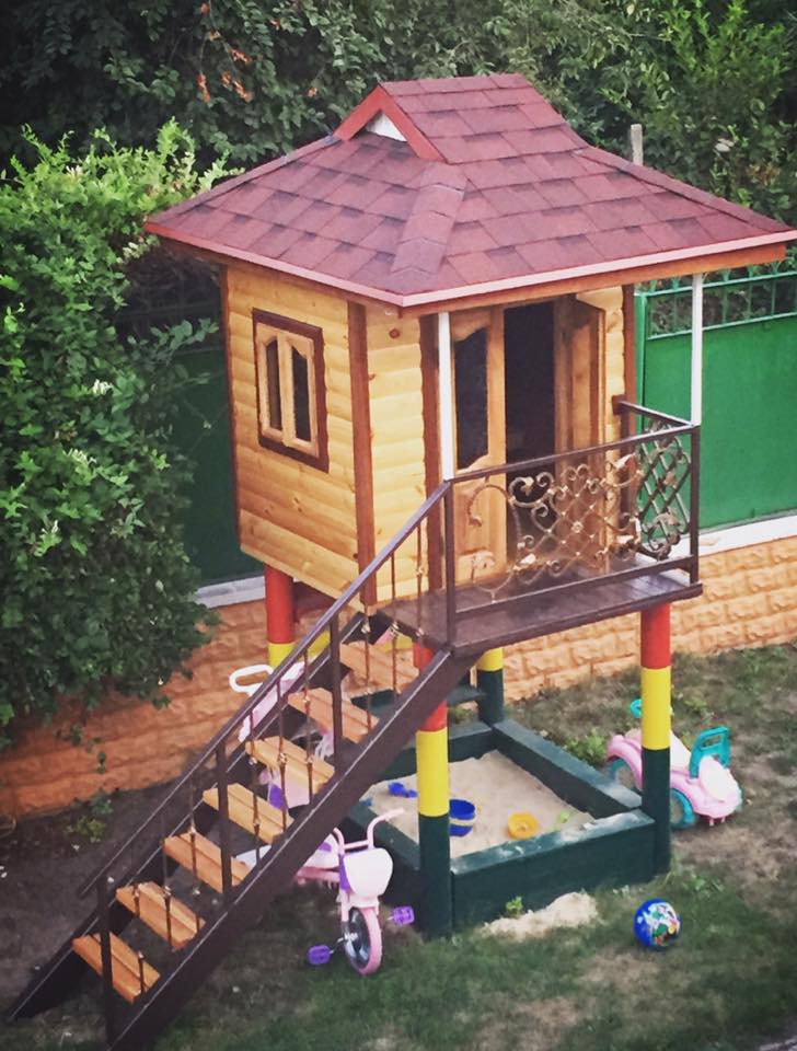 La 3 ani, are propria sa casa de lemn, in curte la bunei! Cat de rasfatata este fiica interpretului Adrian Ursu