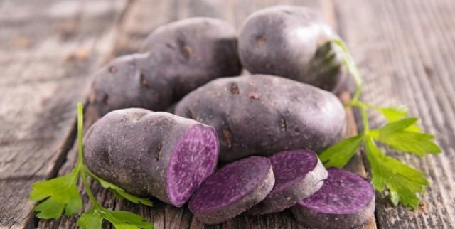 Два рецепта с фиолетовым картофелем (его уже можно найти и в Молдове)