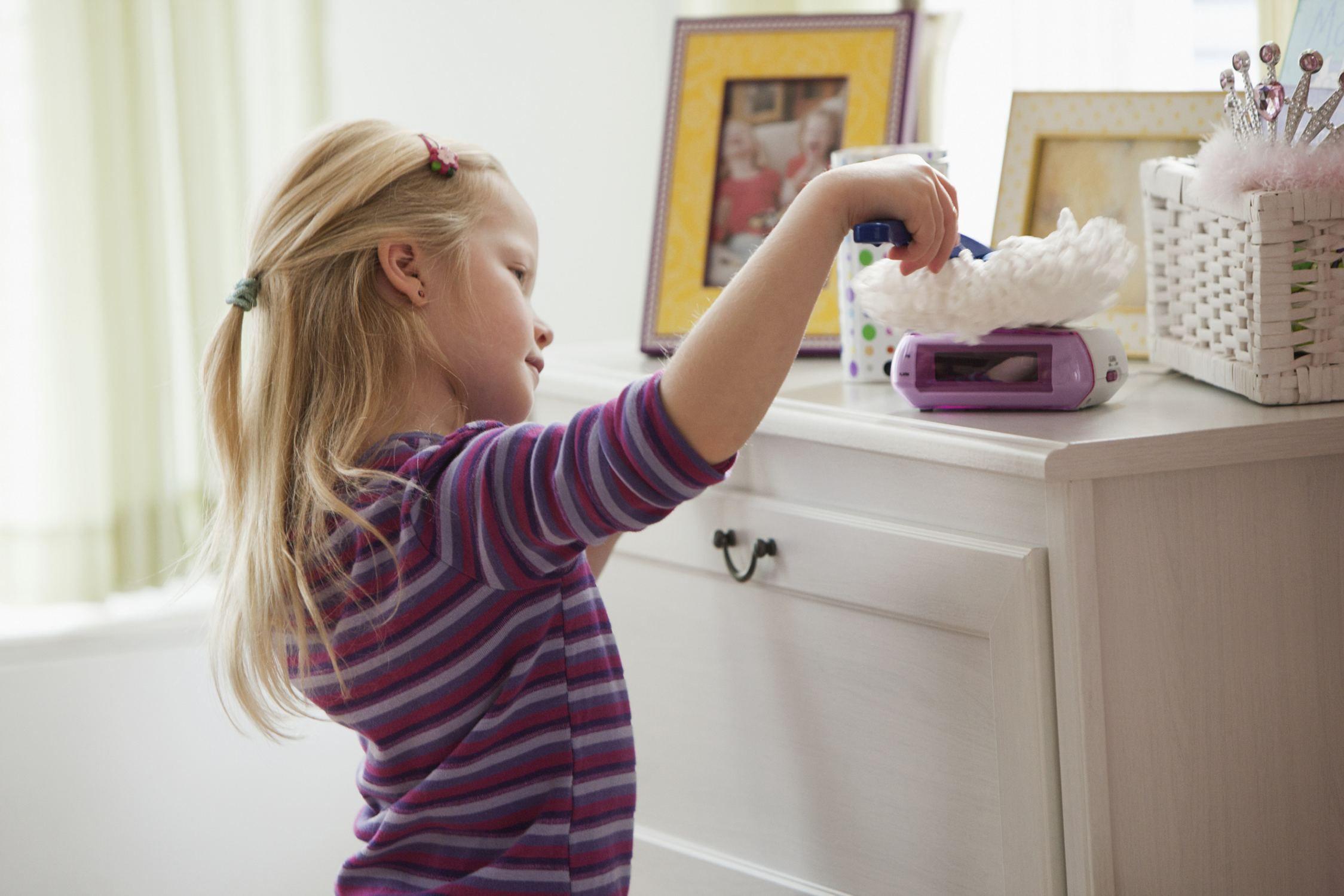 Ce treburi casnice îi poți încredința copilului la diferite vârste?