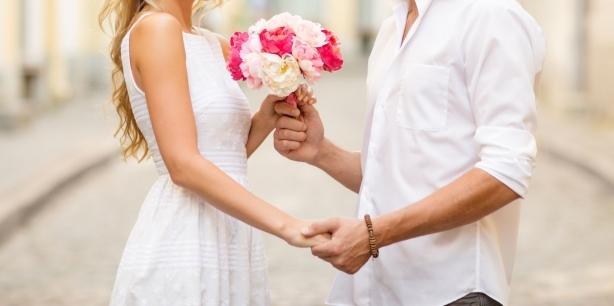 Что означает каждая годовщина свадьбы, и что следует дарить на неё, согласно традициям