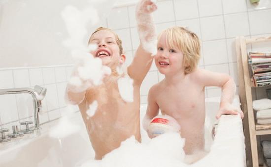 Cât de des trebuie să spălăm copiii în funcție de vârstă