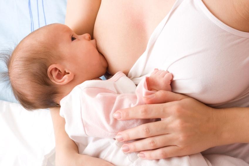 Un bebeluș de numai 8 zile din Chișinău s-a înecat cu laptele matern