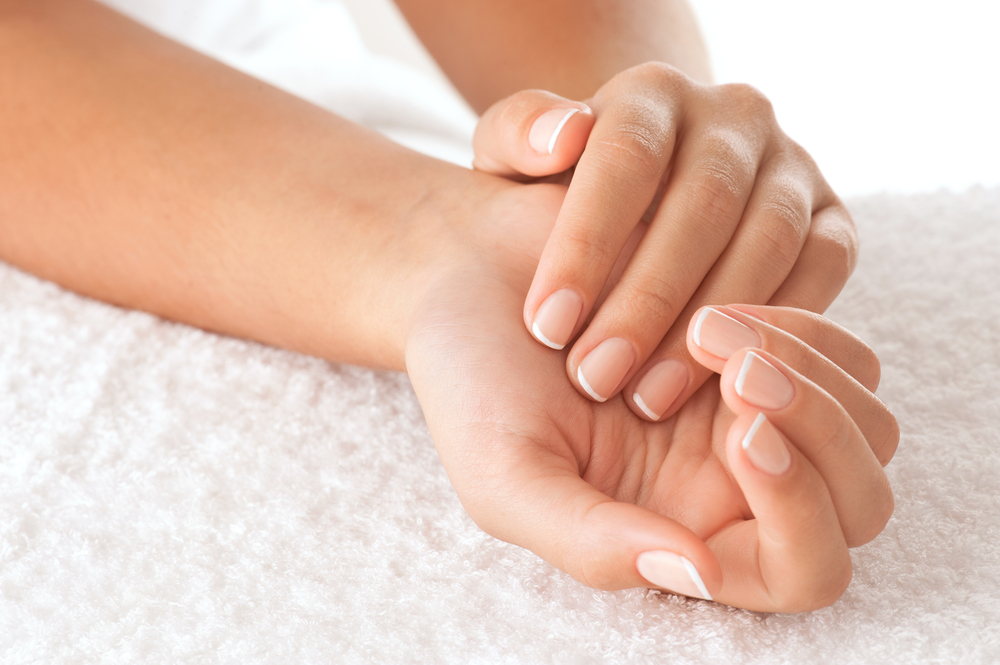 Ai pielea mâinilor crăpată și deshidratată? Soluția perfectă pentru sezonul rece