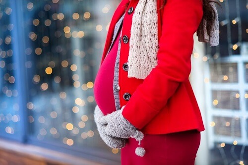 Avantajele și dezavantajele sarcinii în timpul iernii