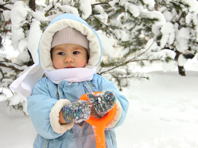 Cum să îmbrăcăm copilul iarna ca să nu-i fie cald sau frig