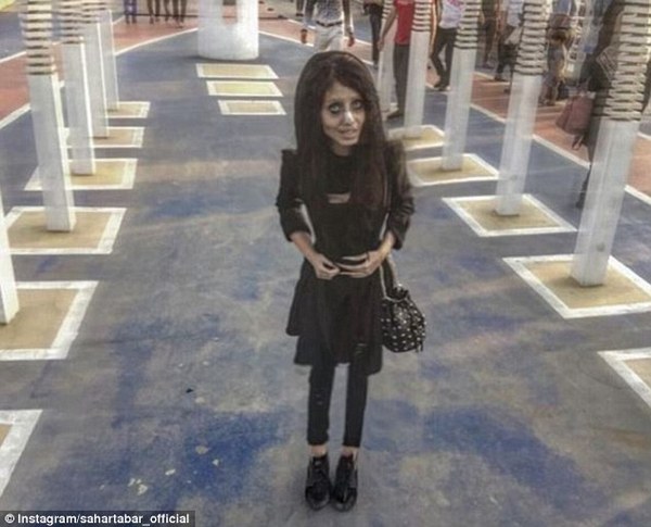 Иранка сделала 50 пластических операций, чтобы выглядеть, как Анджелина Джоли (фото)