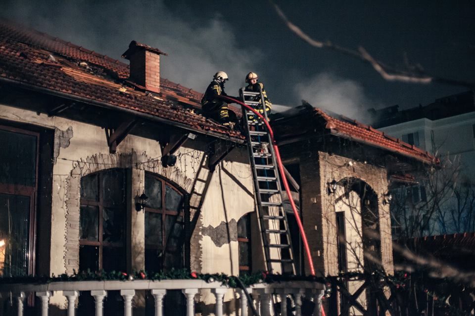 Появились фото сгоревшего ресторана "Кавказская пленница" на Рышкановке