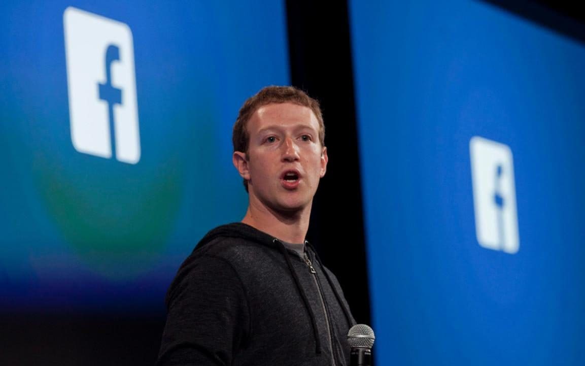 "Фейсбук" будет отдавать приоритет постам друзей и родственников