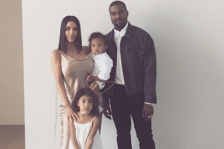 Kim Kardashian și Kanye West au devenit părinți pentru a treia oară
