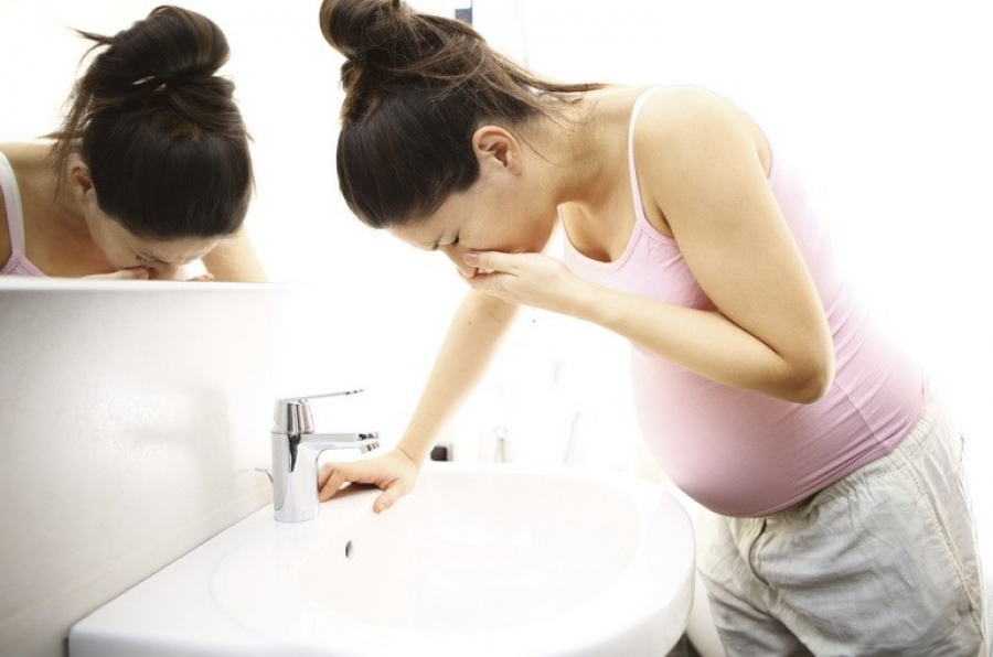 Пищевое отравление при беременности. Как это может отразиться на ребёнке