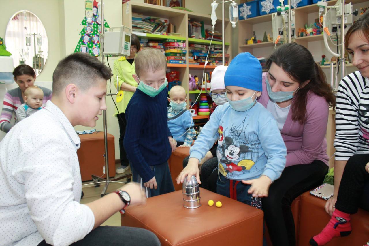Mici și neajutorați! Câți copii din Moldova suferă de cancer