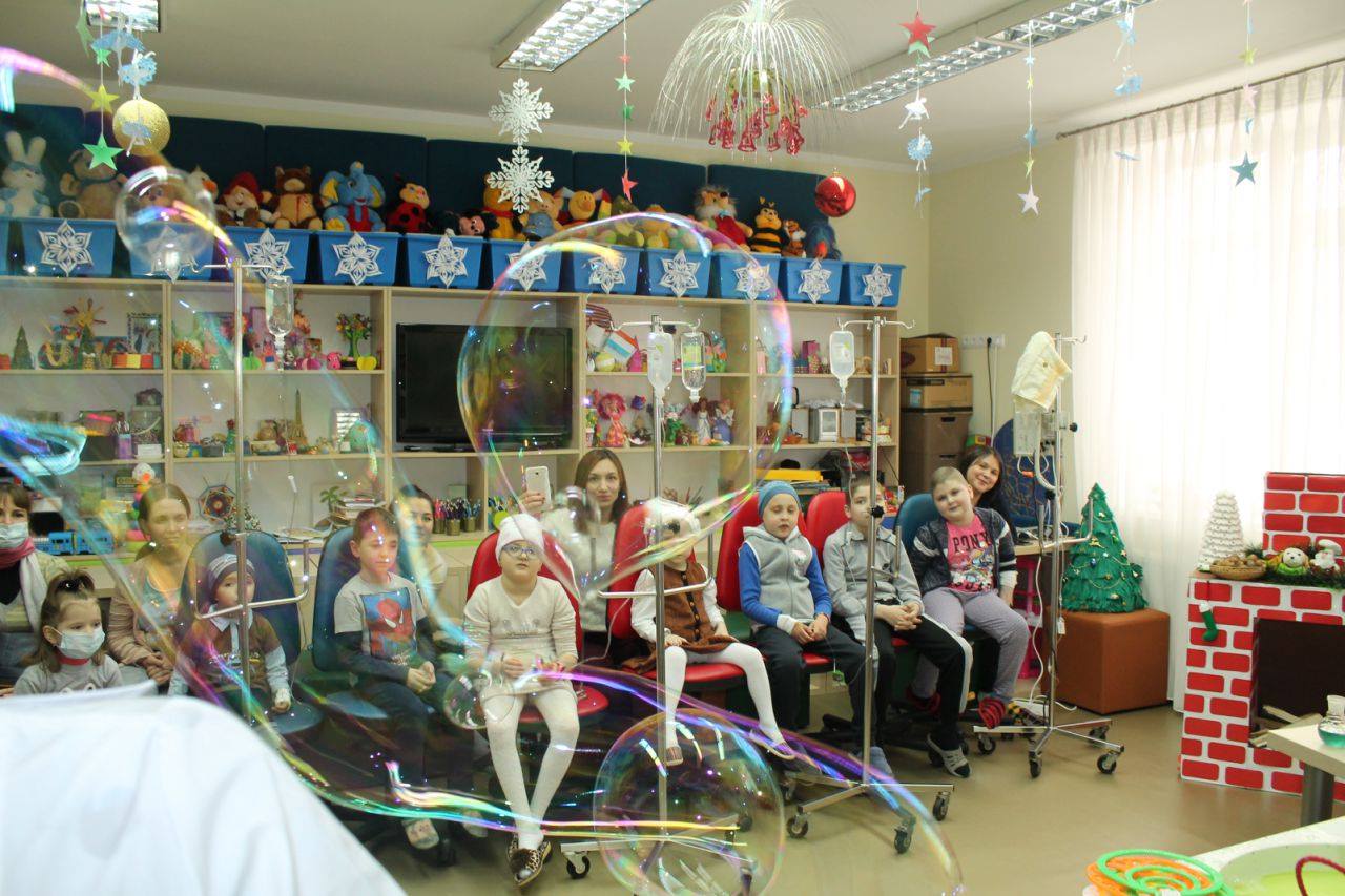 Mici și neajutorați! Câți copii din Moldova suferă de cancer
