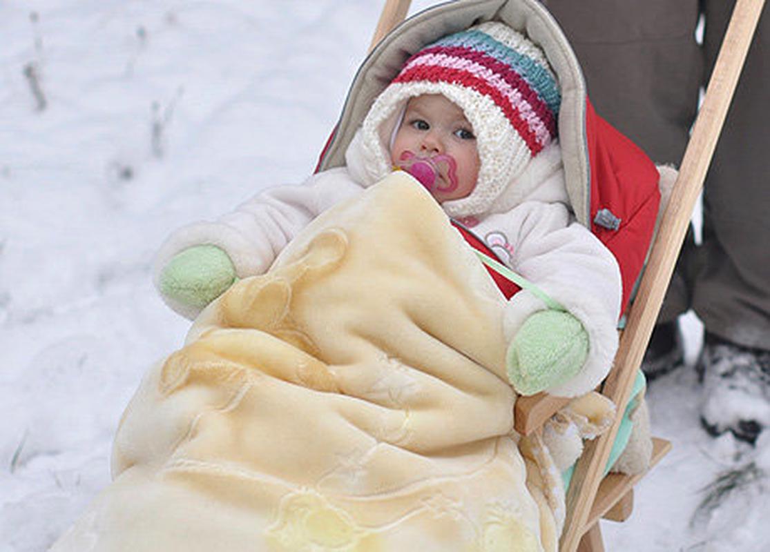 Semne că bebelușului tău îi este frig când ieșiți la plimbare în sezonul rece