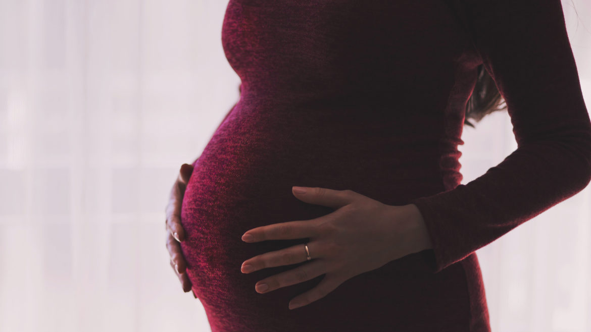 Femeile însărcinate vor primi câte 2.000 de lei