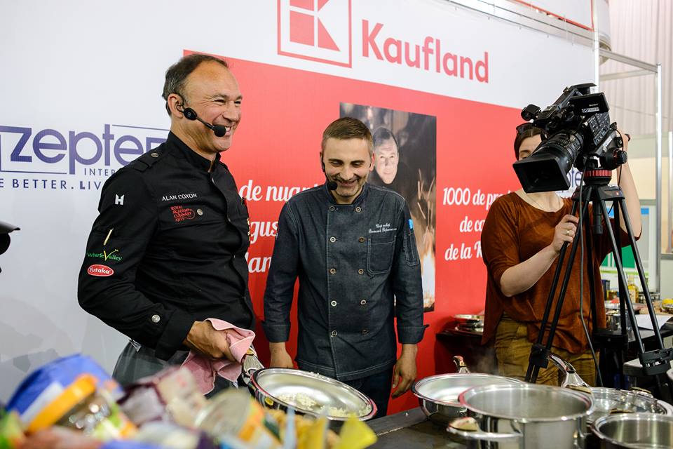 Premieră la Chișinău! Zeci de gurmanzi au venit la show-ul culinar al renumitului bucătar BBC, Alan Coxon, la standul Kaufland (Video)