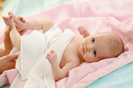 Atenție, părinți! Ce trebuie să știți despre sănătatea bebelușului imediat după naștere
