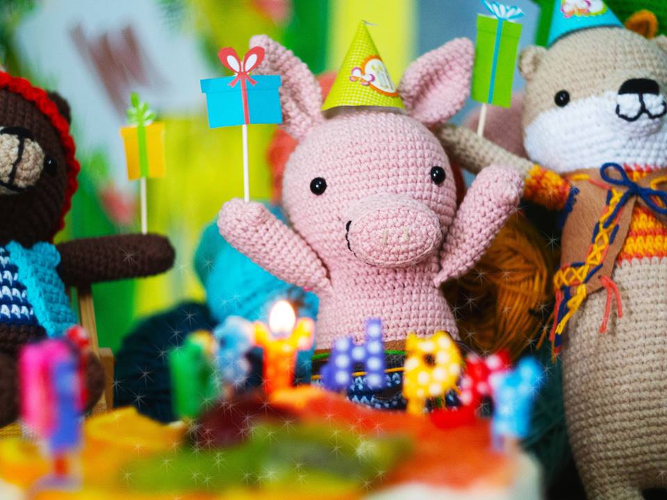 Anastasia Iordan creează jucării tricotate pentru copiii din toate colțurile lumii!