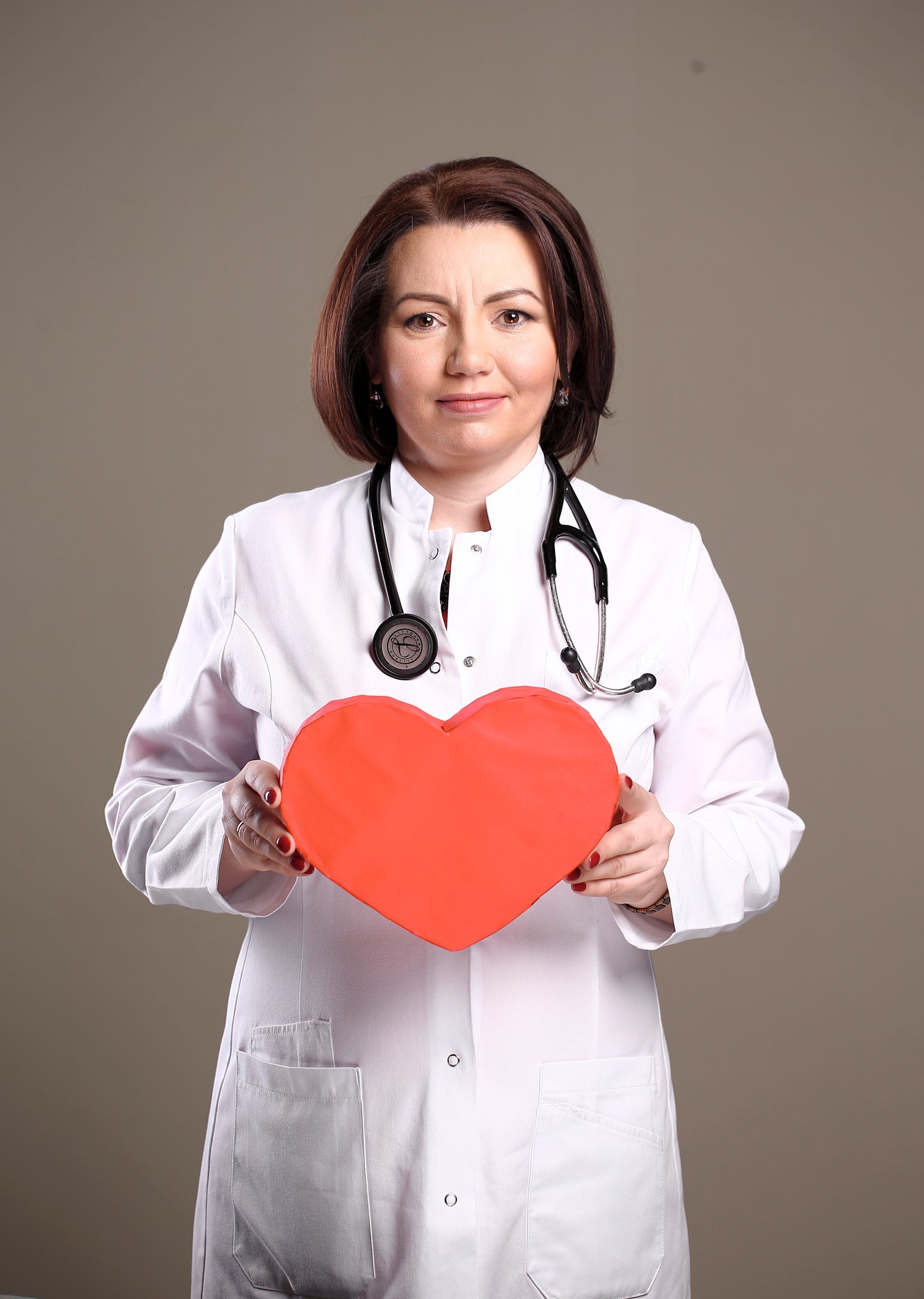 Despre bolile cardiace „la feminin”: „Pe glob sunt peste 3 miliarde de inimi care bat și suferă în mod aparte”