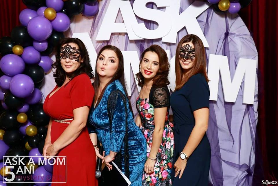 Mămicile din capitală s-au distrat pe cinste la Ask a Mom Mystery Party