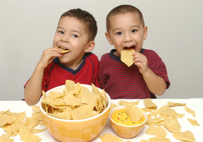 Ce nu trebuie să mănânce copilul: 5 alimente interzise