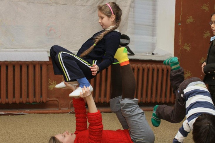 Yoga acrobatică pentru copii. Zburăm?
