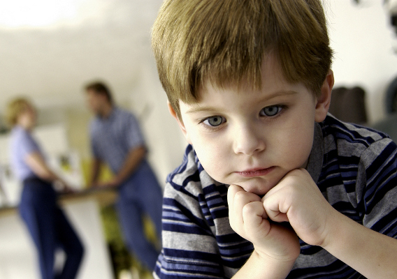 Cum trecem peste crizele de isterie ale copiilor. 7 reguli