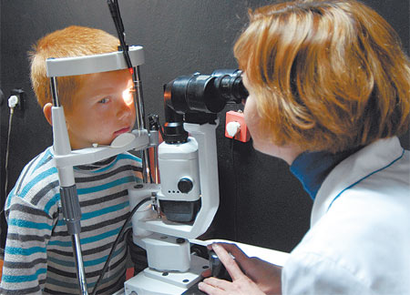 НМСК организует первый скрининг глаз у детей