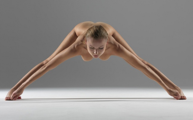 Yoga nud: un spectacol de o frumusețe incredibilă (poze 18 +)