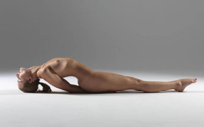 Yoga nud: un spectacol de o frumusețe incredibilă (poze 18 +)