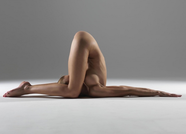 Голая йога: зрелище невероятной красоты (ФОТО 18+)