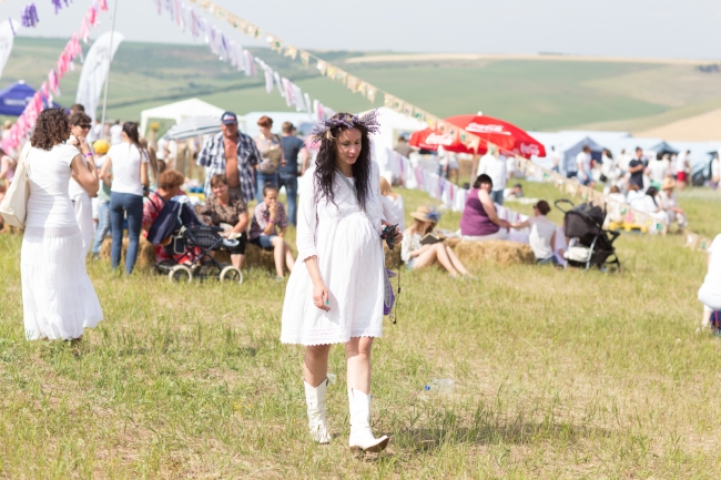 Lavender Fest, la prima editie: Camp de levantica, tinute albe, targ culinar si muzica clasica