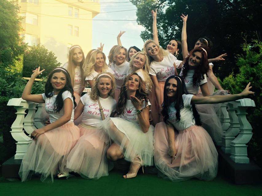 Tatiana Heghea a dat petrecere de burlăcițe! Cum s-au îmbrăcat ea și invitatele – FOTO