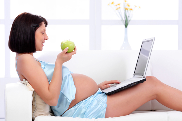 Sunt permise femeilor însărcinate? Laptopul, cuptorul cu microunde și alte aparate de uz casnic