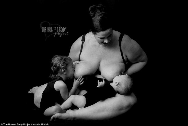 Мамы, кормящие грудью 5-летних детей, показали свой фотопроект