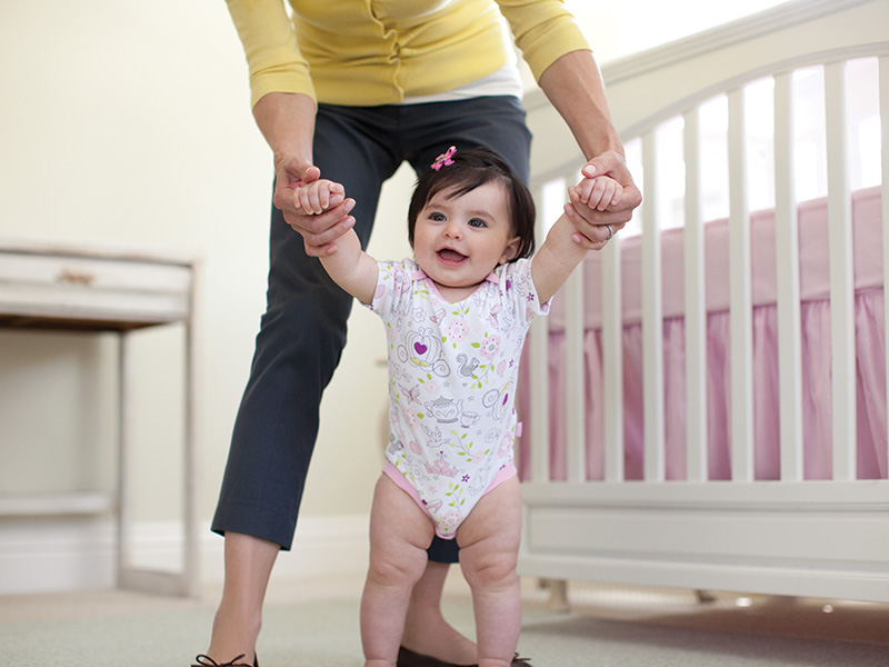 Как  правильно научить малыша ходить. Интервью со специалистом Григорием Русановски