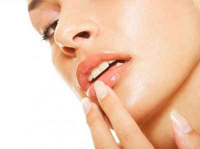 Трещины на губах. Как от них избавиться? Полезные советы
